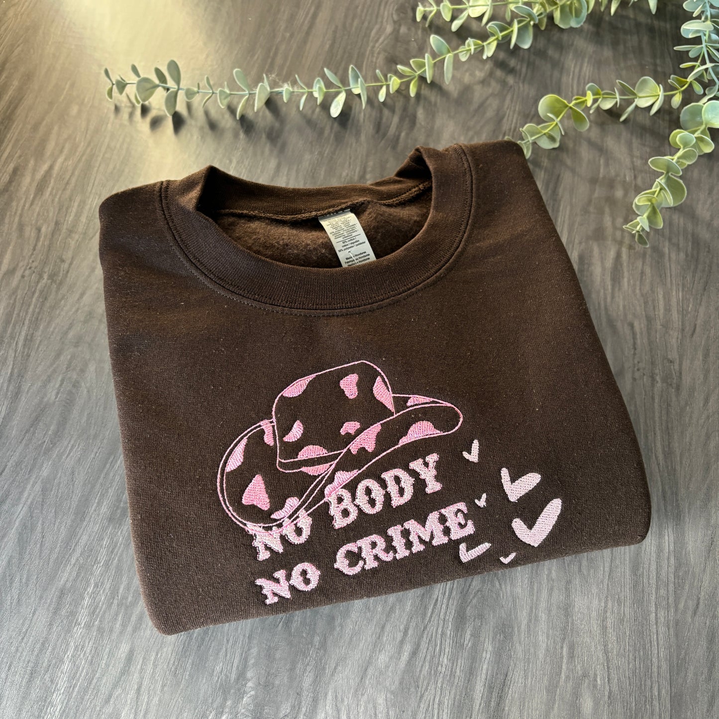 NO BODY NO CRIME EMBROIDERED SWEATSHIRT