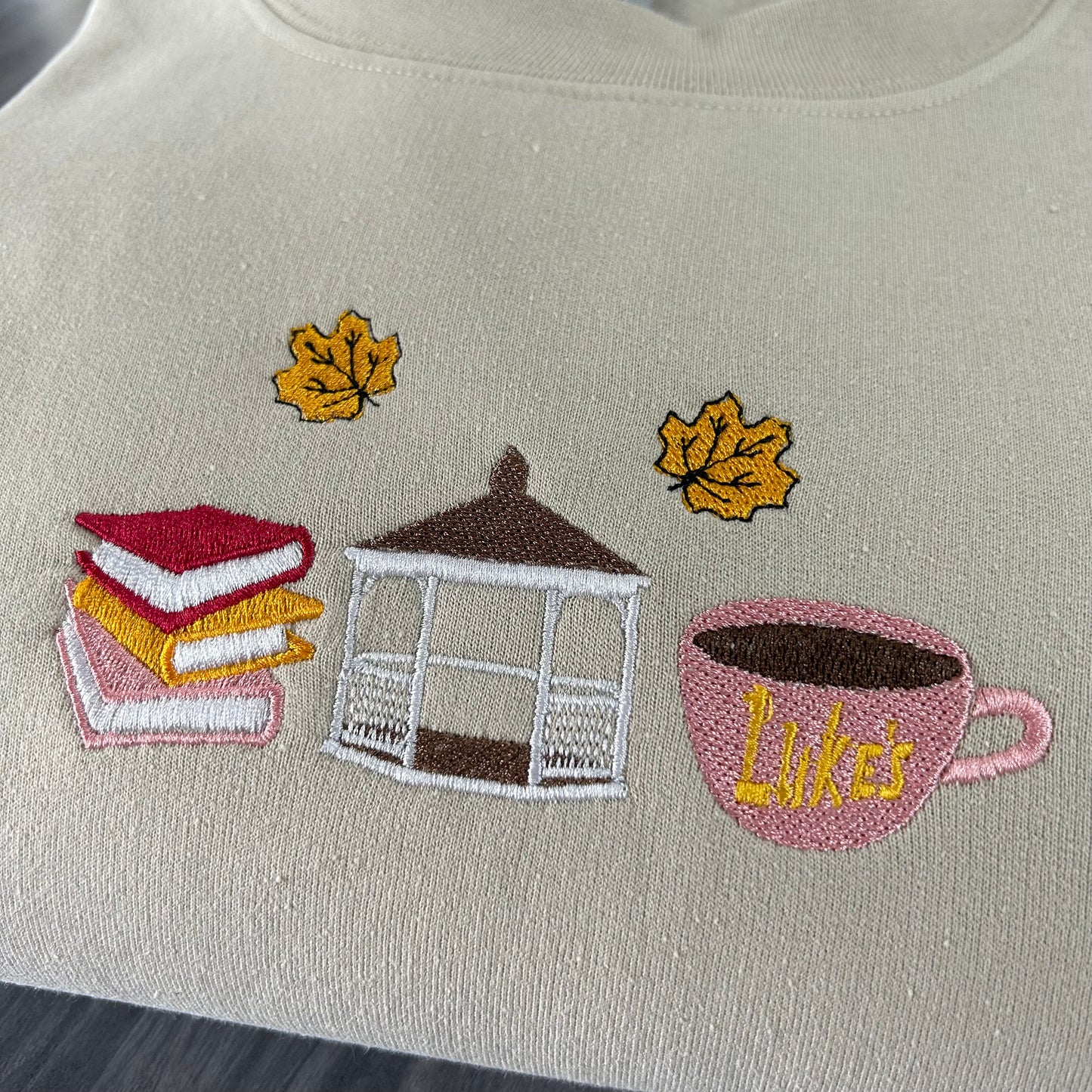 GILMORE GIRLS EMBROIDERED SWEATSHIRT