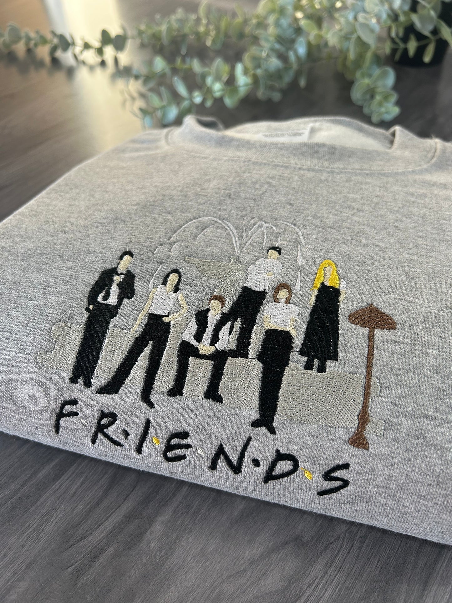 FRIENDS EMBROIDERED SWEATSHIRT