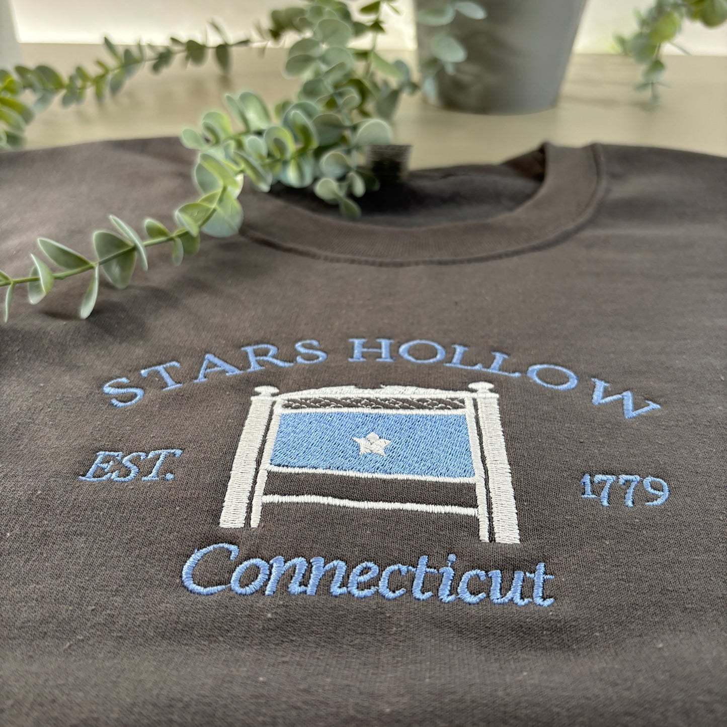 STARS HOLLOW 1779 EMBROIDERED SWEATSHIRT