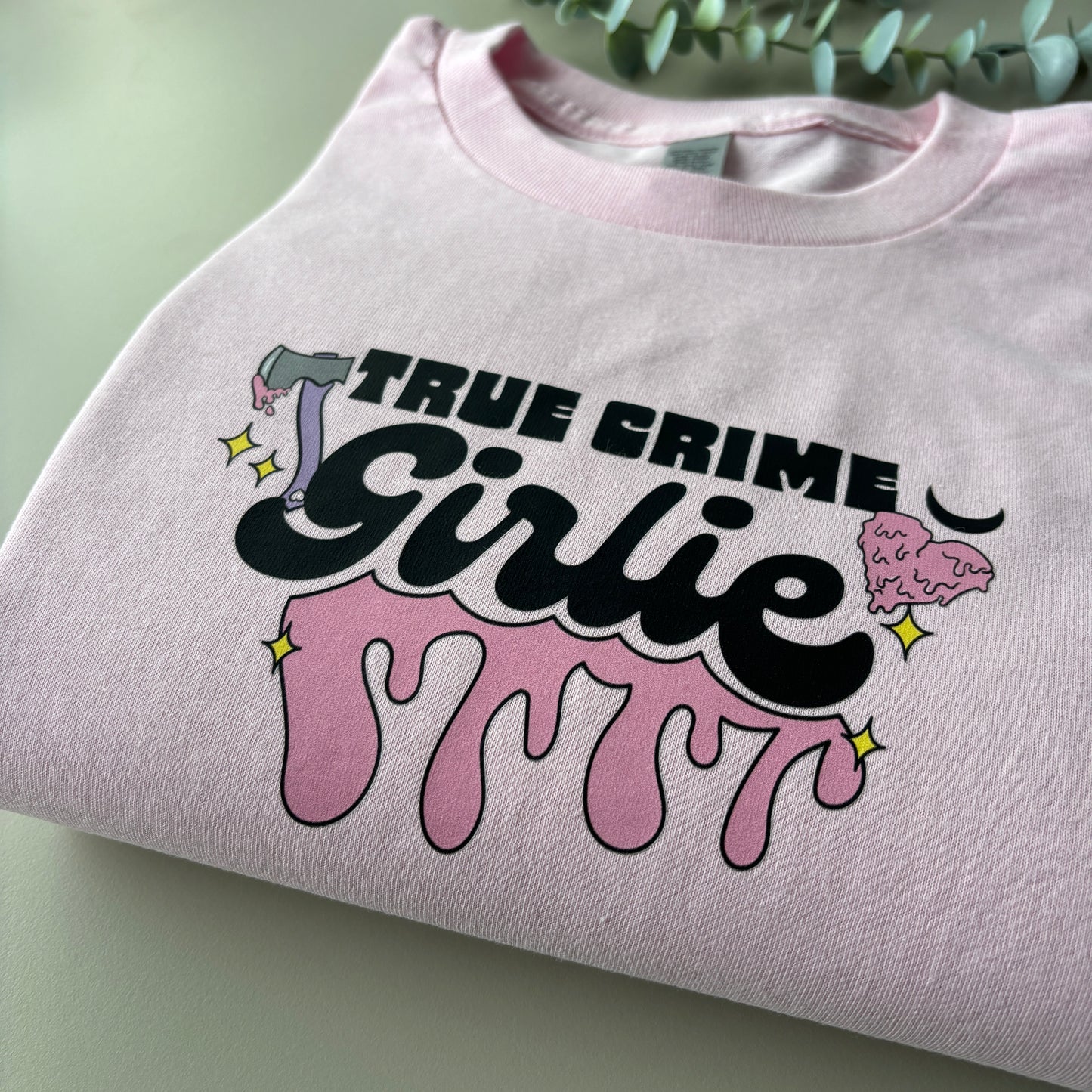 TRUE CRIME GIRLIE PRINTED T-SHIRT/SWEATSHIRT