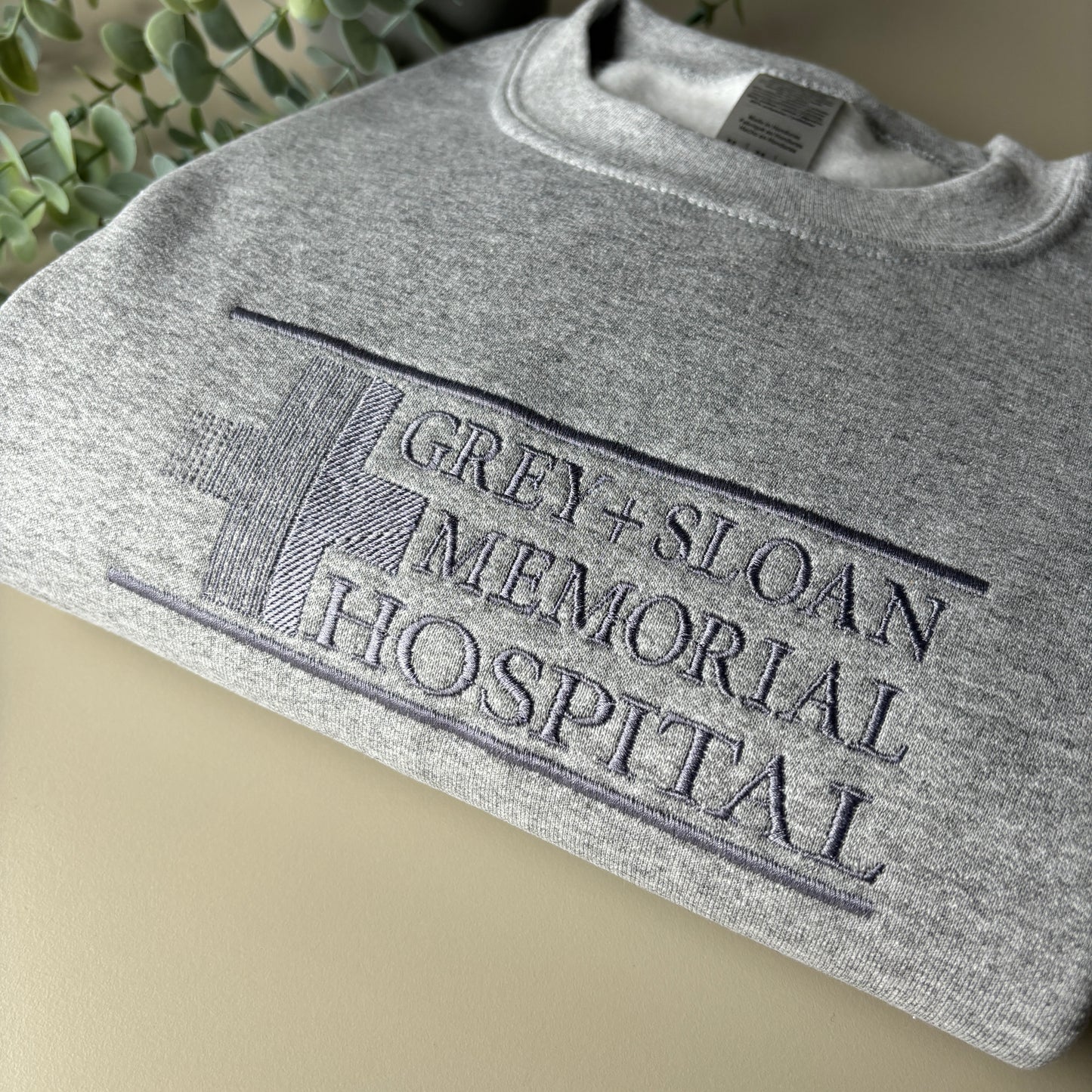 GREYS ANATOMY EMBROIDERED SWEATSHIRT