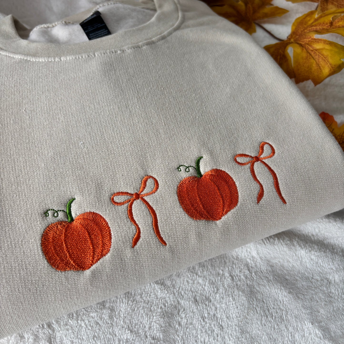PUMPKINS & BOWS EMBROIDERED SWEATSHIRT