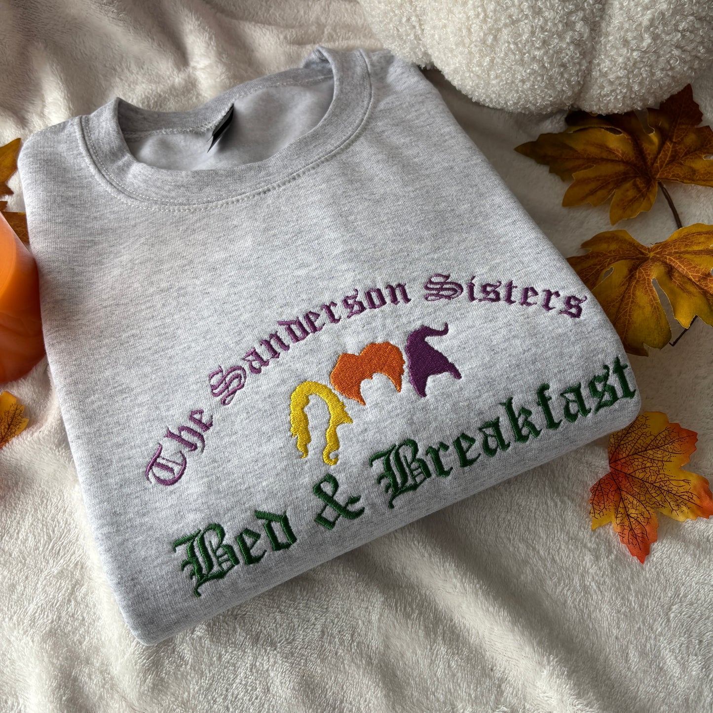 SANDERSON BED & BREAKFAST EMBROIDERED SWEATSHIRT