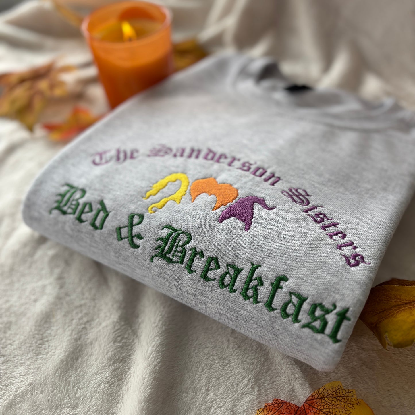 SANDERSON BED & BREAKFAST EMBROIDERED SWEATSHIRT