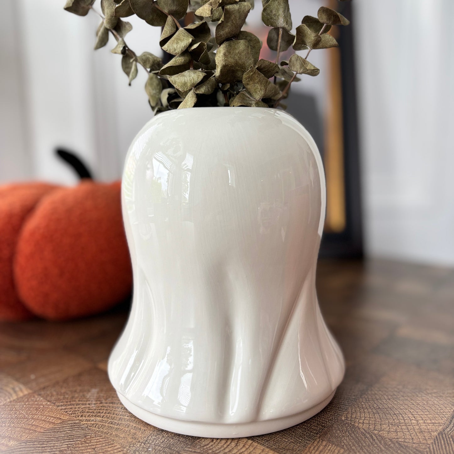 ADORABLE GHOST VASE