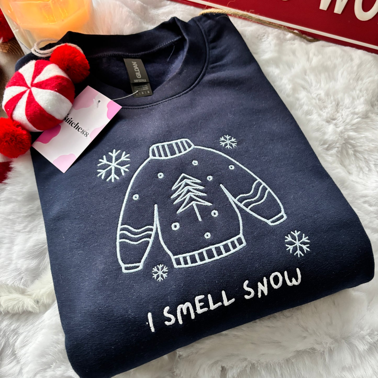 I SMELL SNOW EMBROIDERED SWEATSHIRT