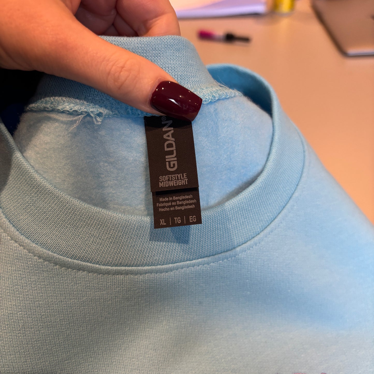 XL BLUE COUSINS BEACH EMBROIDERED SWEATSHIRT *SAMPLE*