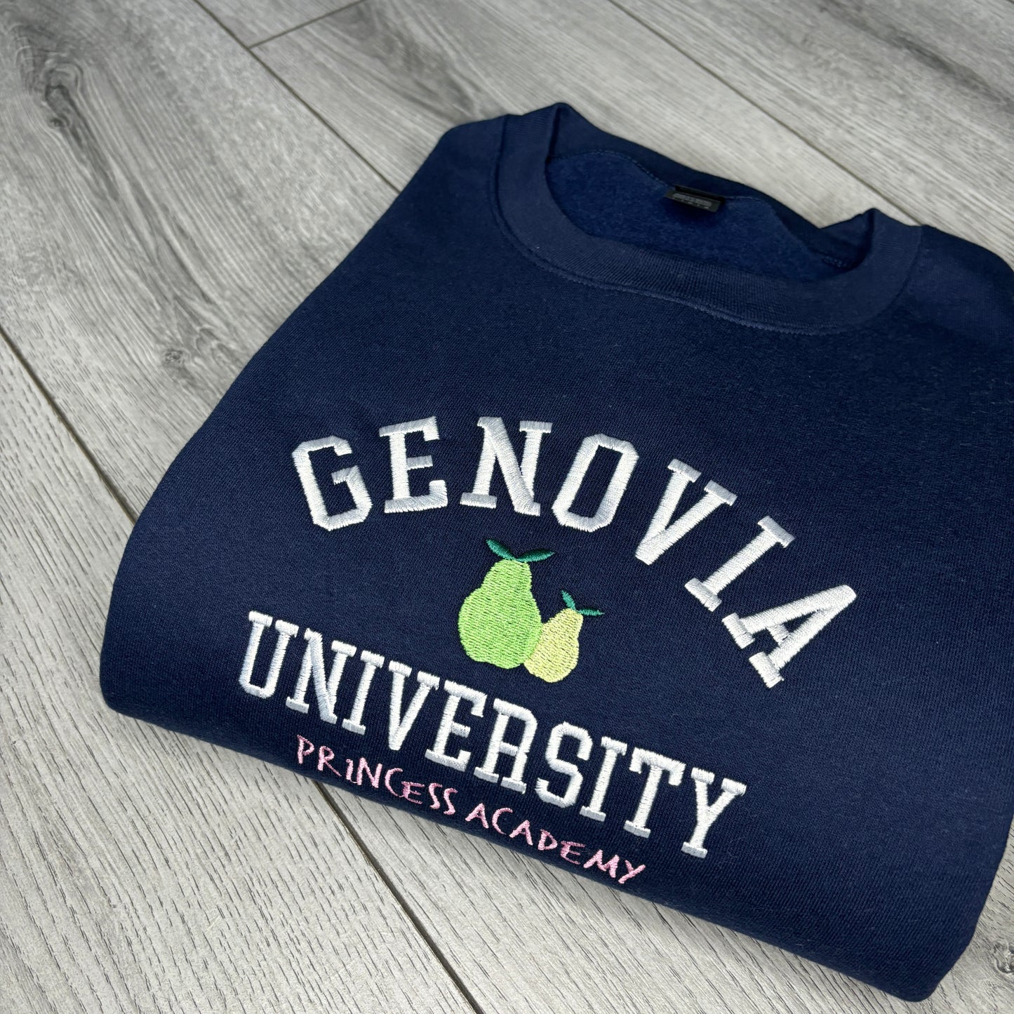 GENOVIA UNIVERSITY EMBROIDERED SWEATSHIRT