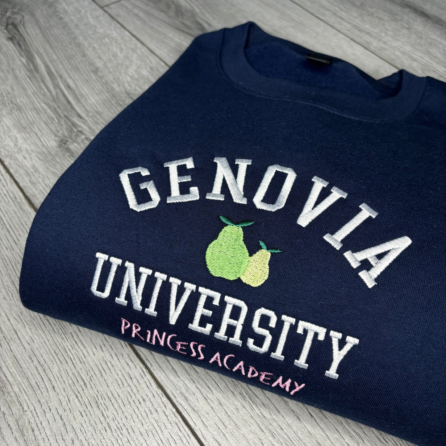 GENOVIA UNIVERSITY EMBROIDERED SWEATSHIRT