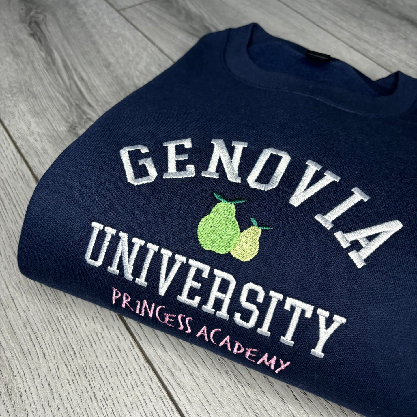 GENOVIA UNIVERSITY EMBROIDERED SWEATSHIRT
