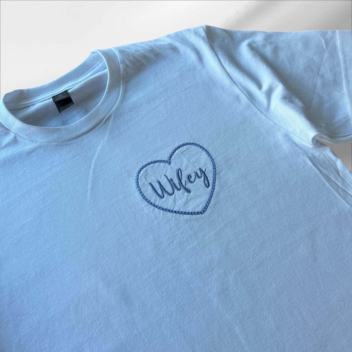 WIFEY EMBROIDERED T-SHIRT/SWEATSHIRT
