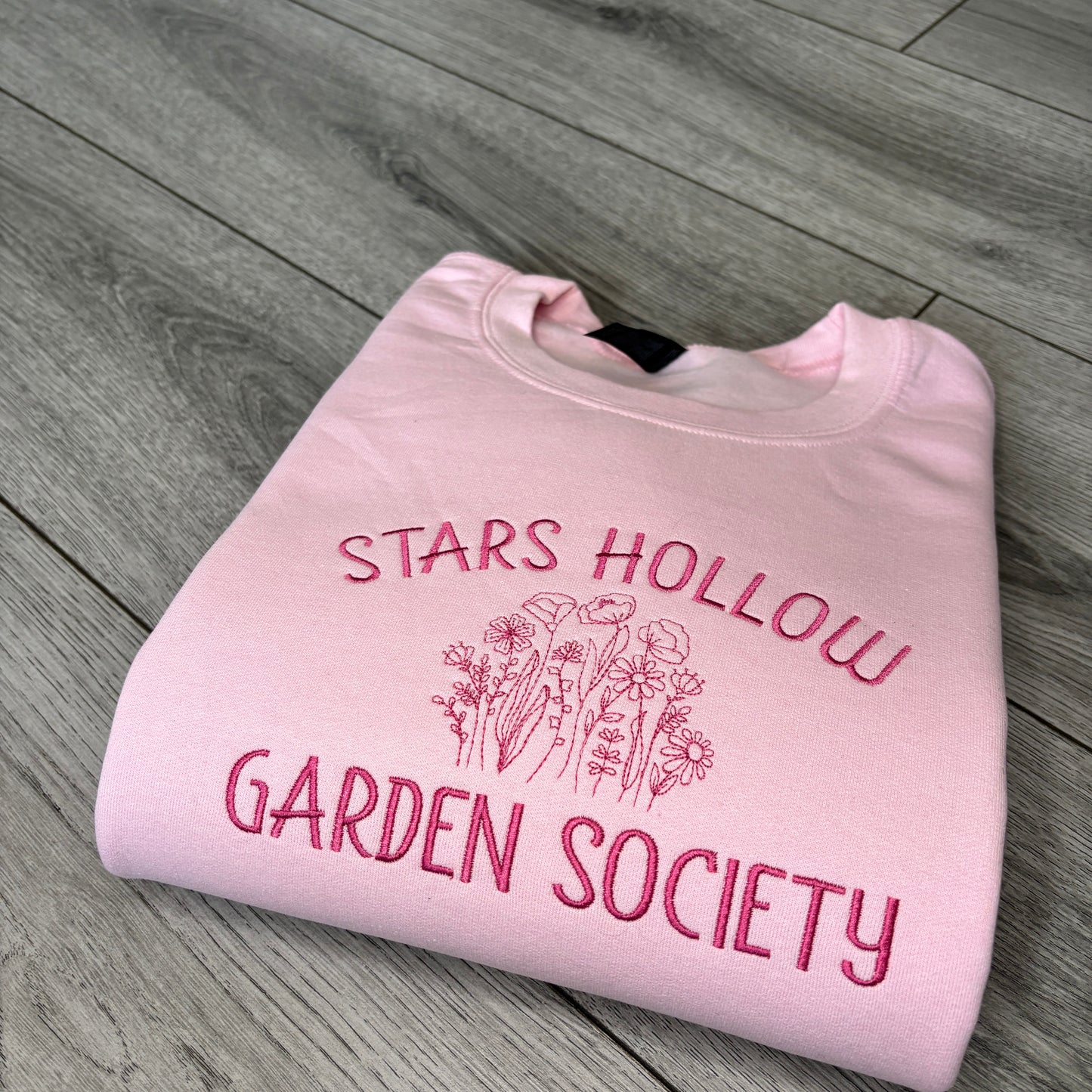 STARS HOLLOW GARDEN SOCIETY EMBROIDERED SWEATSHIRT