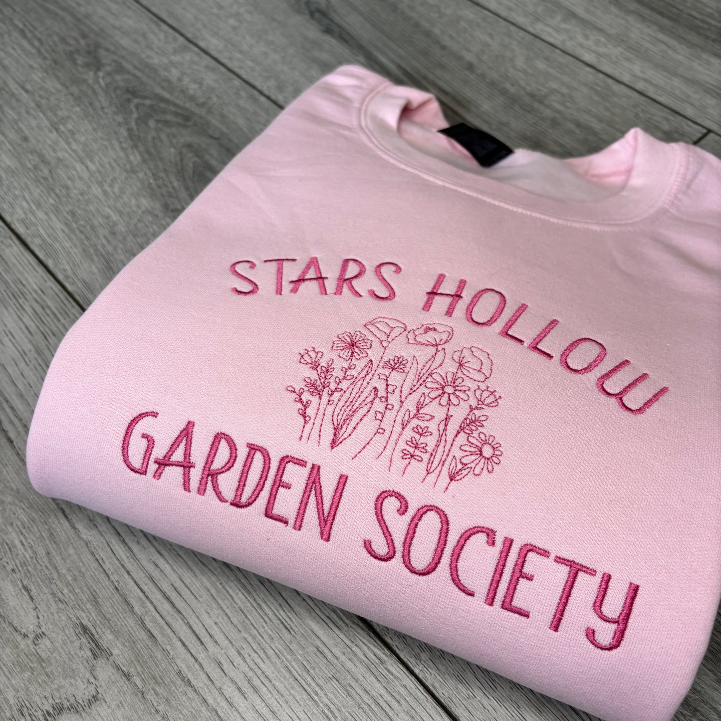 STARS HOLLOW GARDEN SOCIETY EMBROIDERED SWEATSHIRT