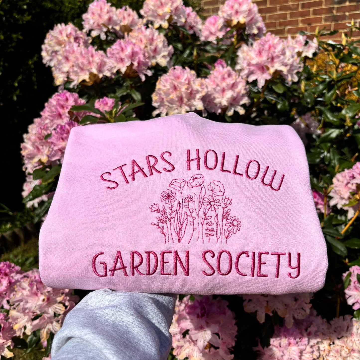 STARS HOLLOW GARDEN SOCIETY EMBROIDERED SWEATSHIRT