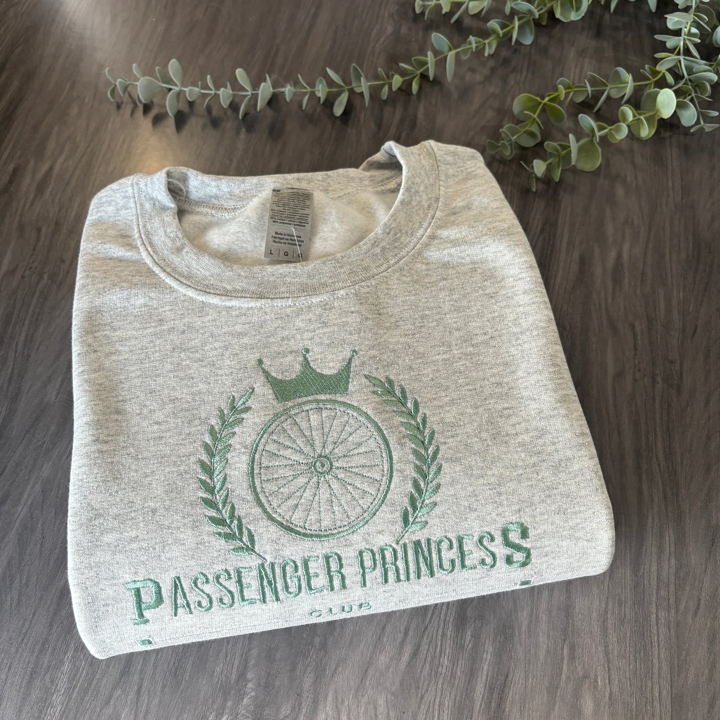 PASSENGER PRINCESS EMBROIDERED SWEATSHIRT