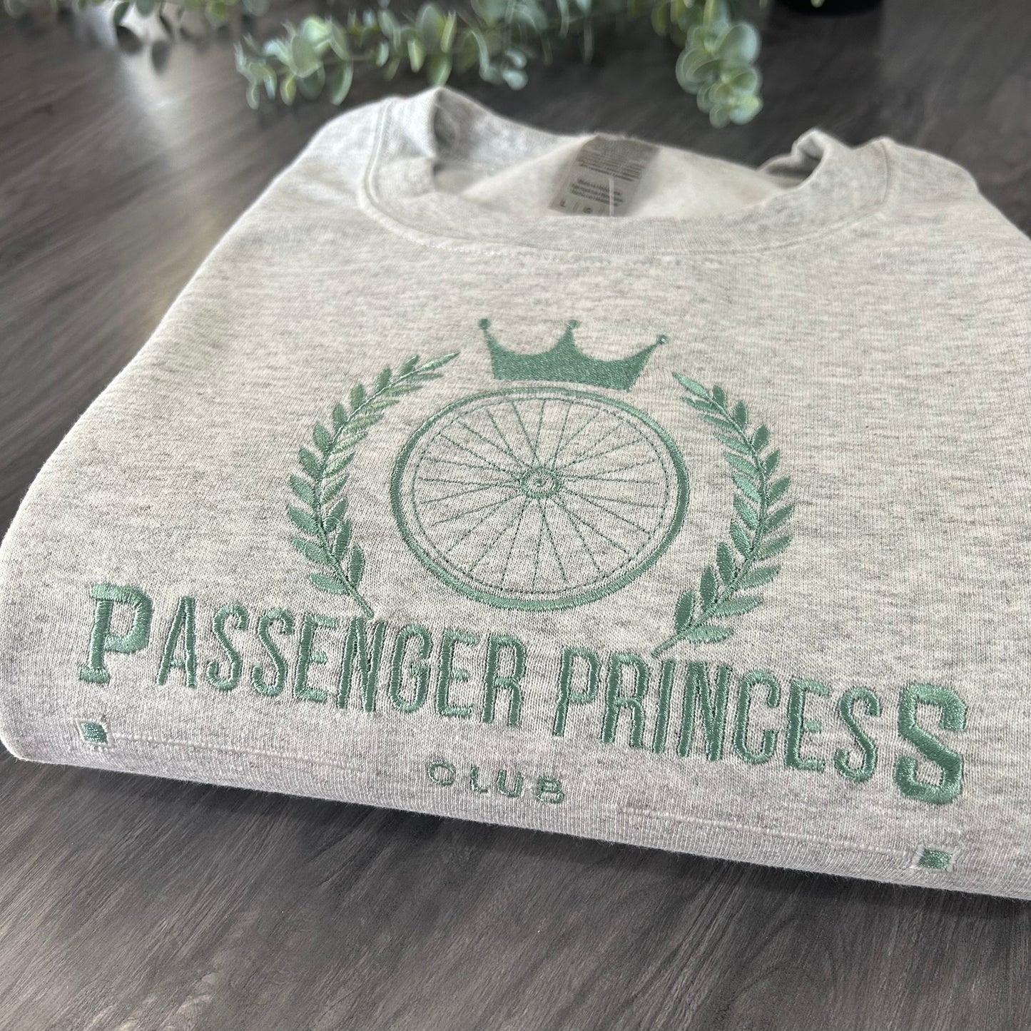 PASSENGER PRINCESS EMBROIDERED SWEATSHIRT