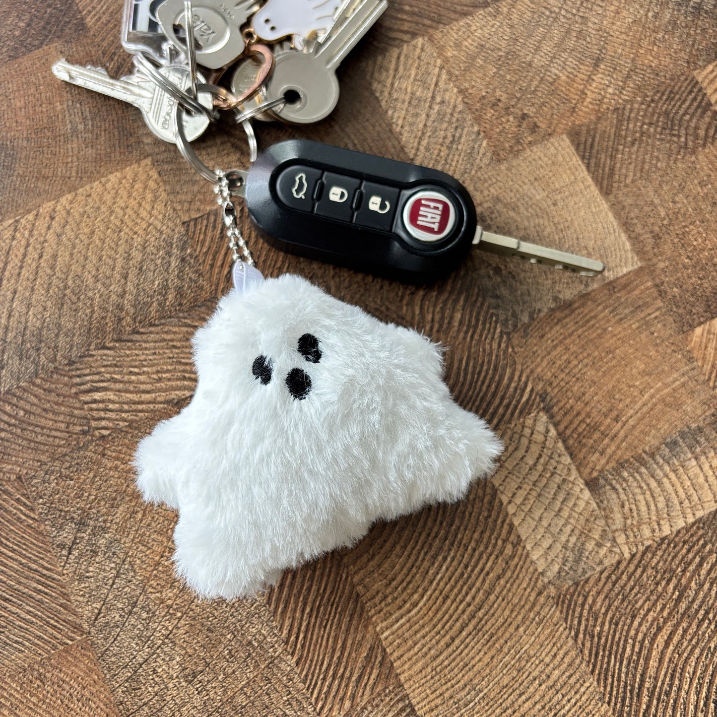 LITTLE FLUFFY GHOSTIE KEYCHAIN/BAG CHARM 👻