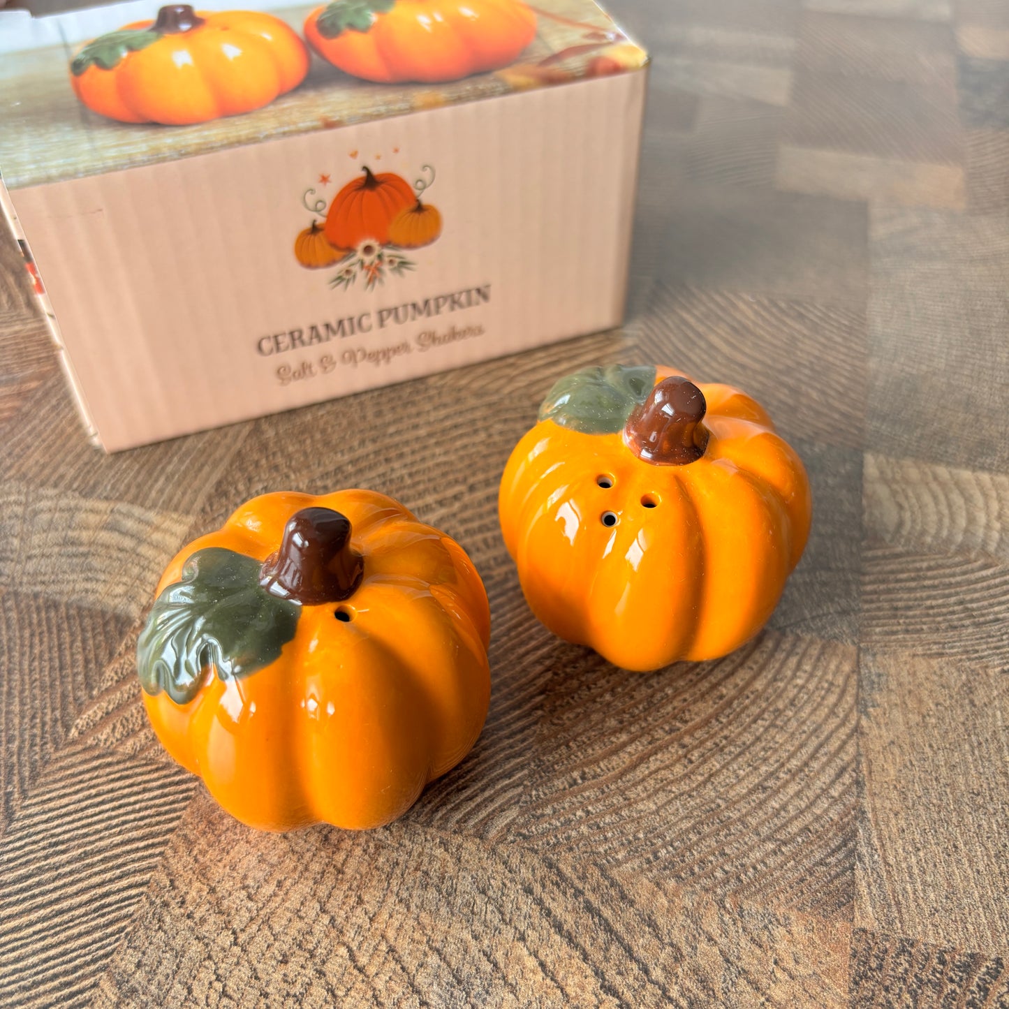 VINTAGE STYLE PUMPKIN SALT & PEPPER SHAKER SET