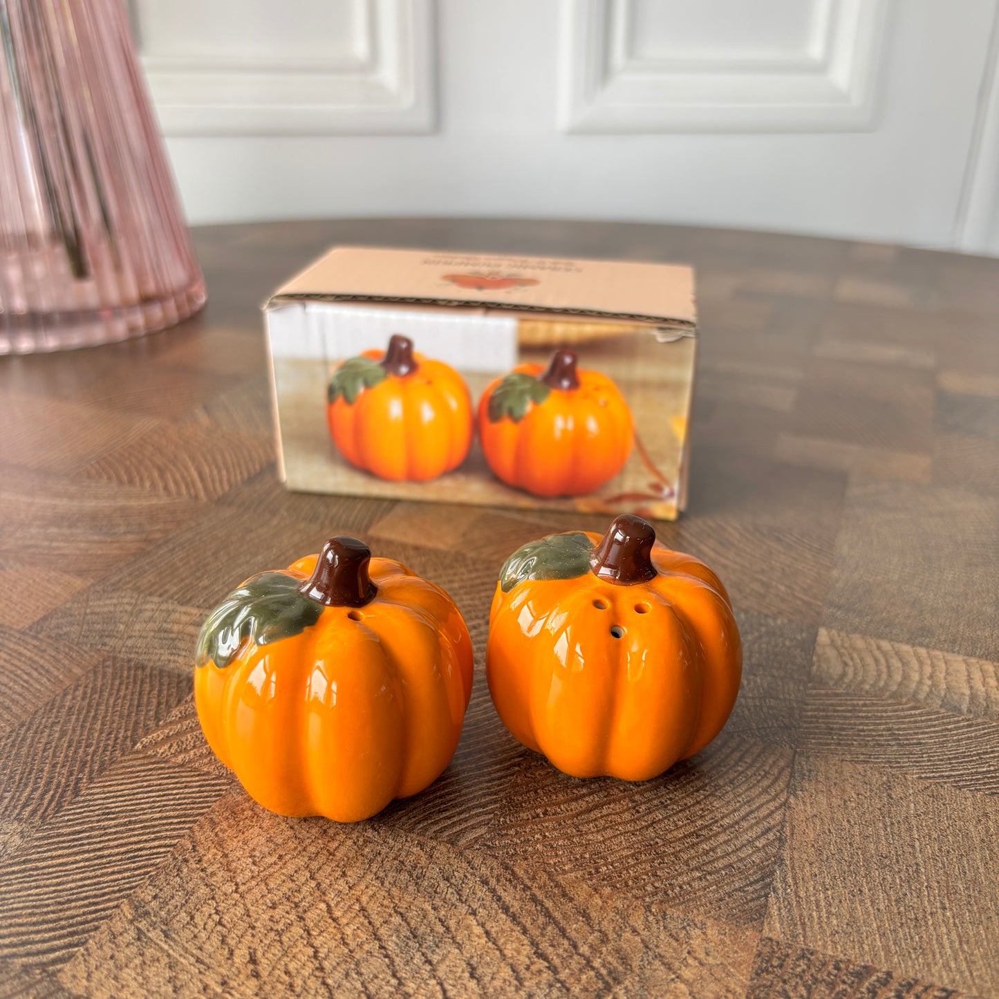 VINTAGE STYLE PUMPKIN SALT & PEPPER SHAKER SET