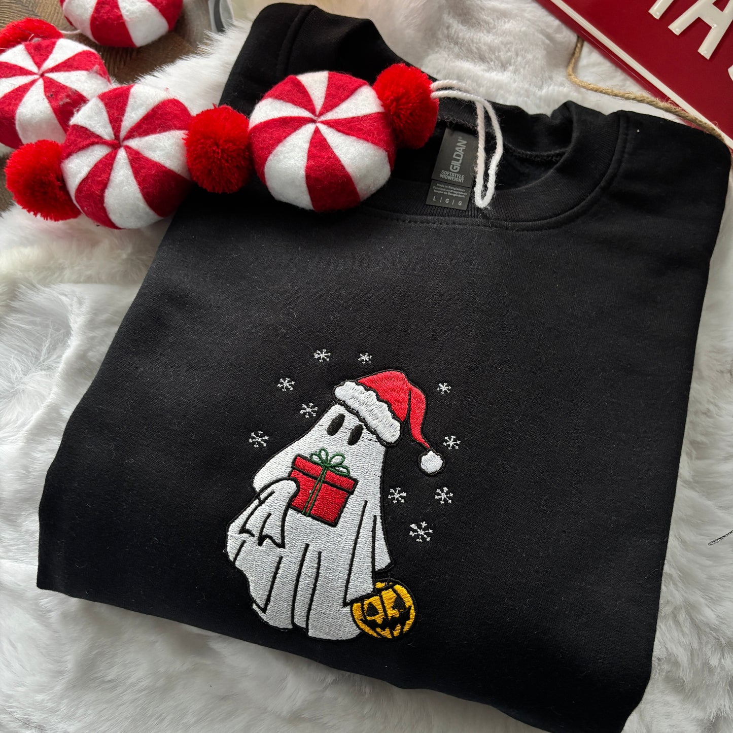 CHRISTMAS GHOST EMBROIDERED SWEATSHIRT