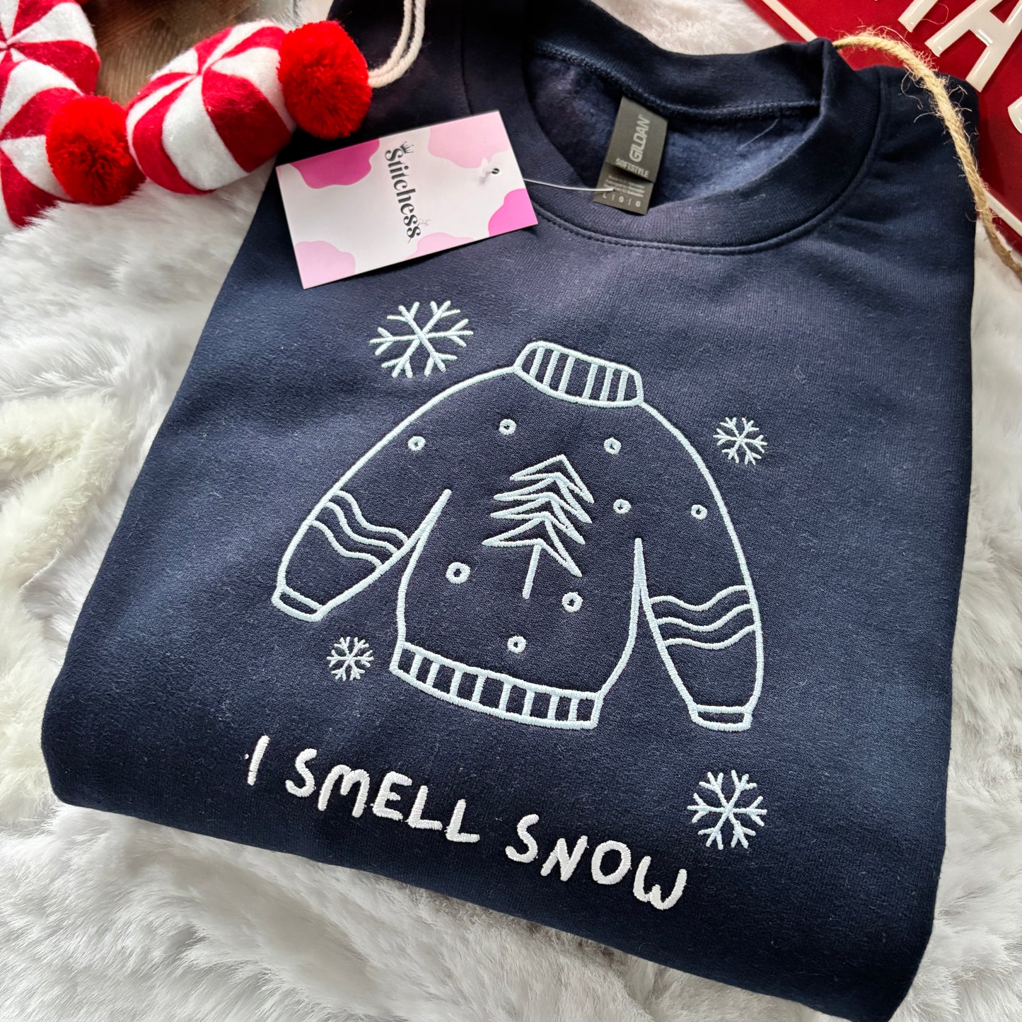 I SMELL SNOW EMBROIDERED SWEATSHIRT