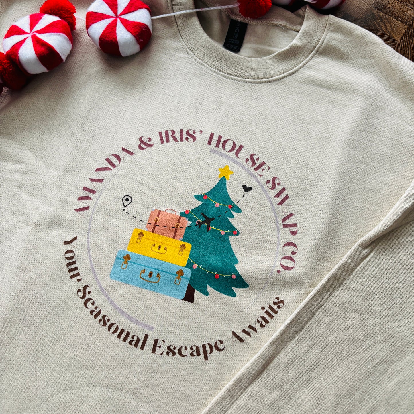 THE HOLIDAY HOUSE SWAP CO. PRINTED T-SHIRT/ SWEATSHIRT