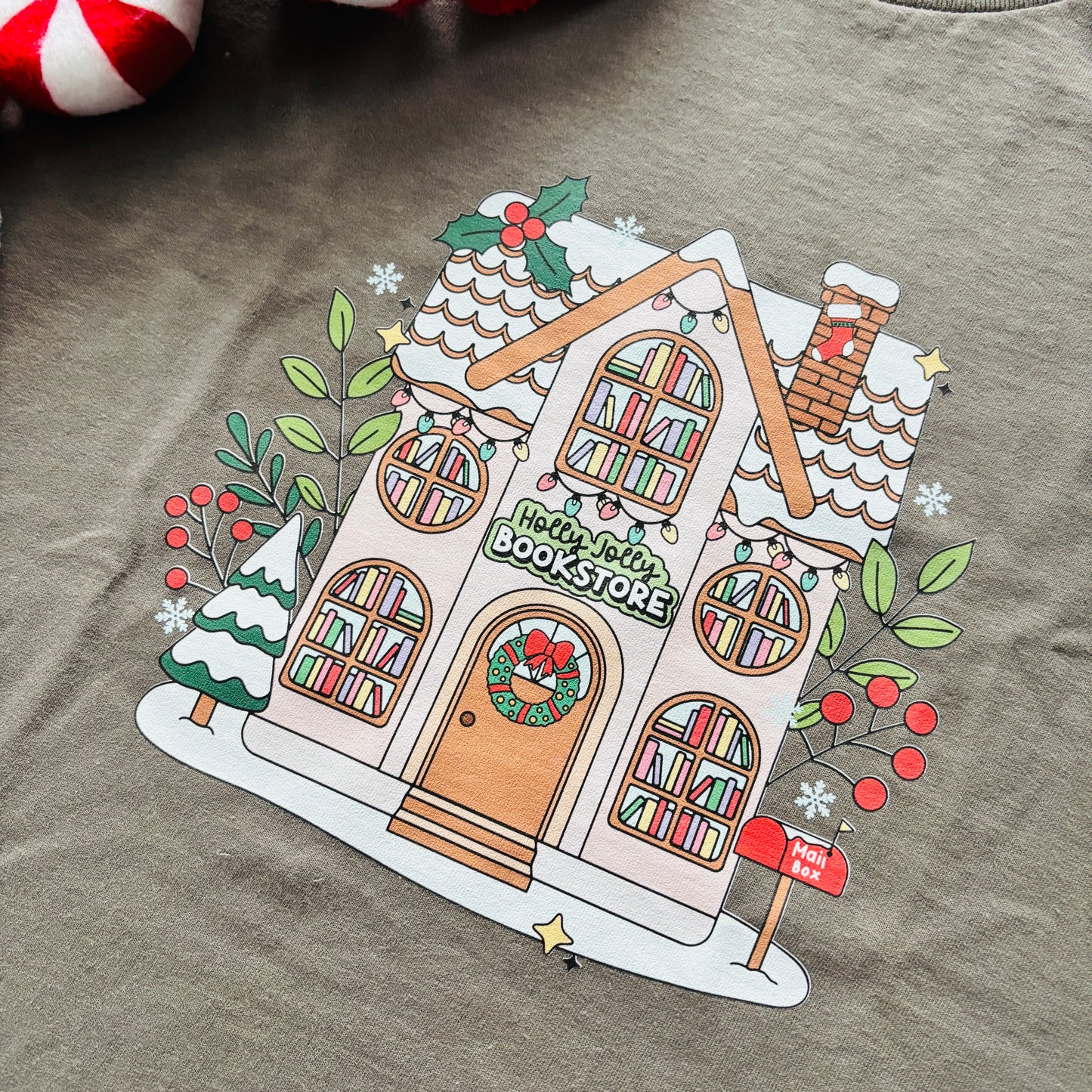 HOLLY JOLLY BOOKSTORE PRINTED T-SHIRT/ SWEATSHIRT