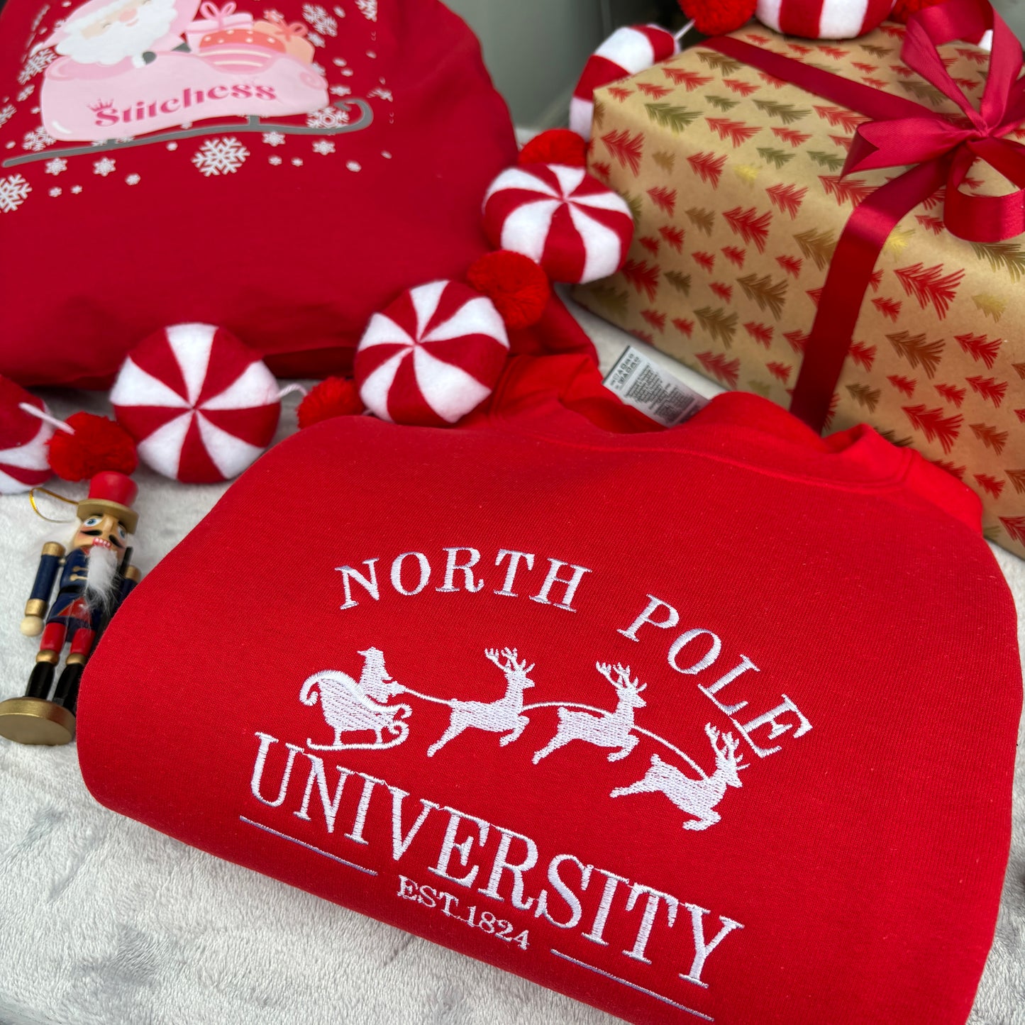 NORTH POLE UNIVERSITY EMBROIDERED SWEATSHIRT