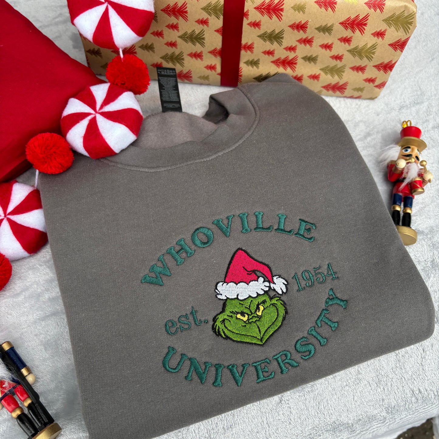 WHOVILLE UNIVERSITY EMBROIDERED SWEATSHIRT