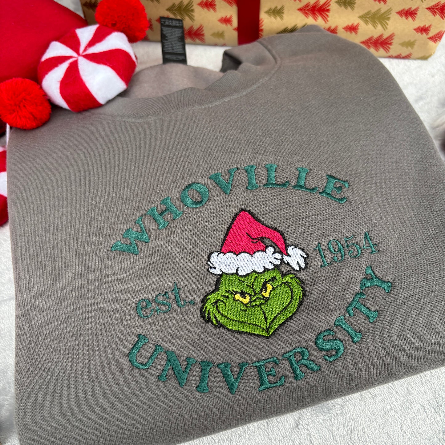 WHOVILLE UNIVERSITY EMBROIDERED SWEATSHIRT