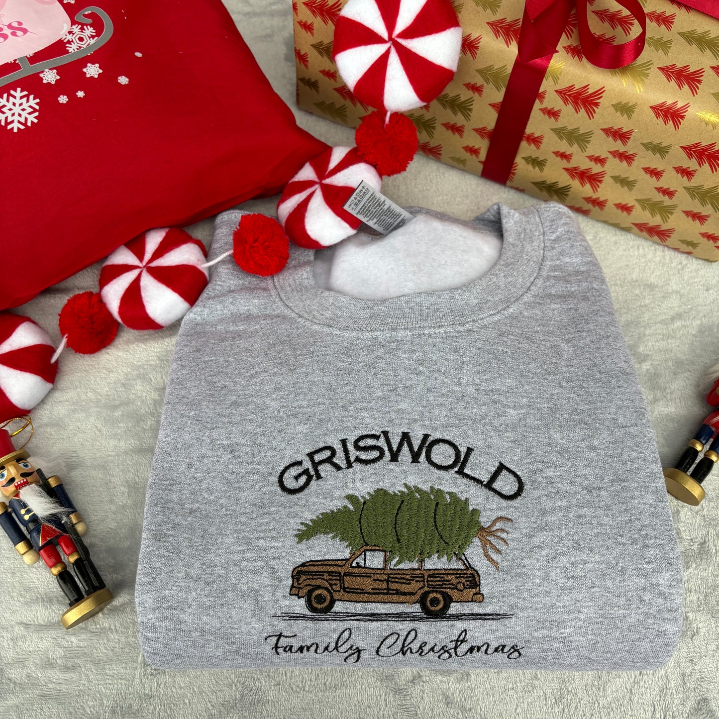 THE GRISWOLDS EMBROIDERED SWEATSHIRT