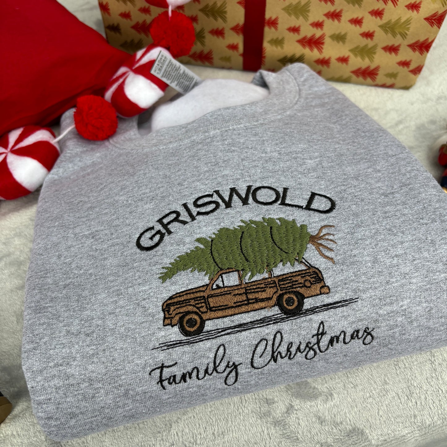 THE GRISWOLDS EMBROIDERED SWEATSHIRT