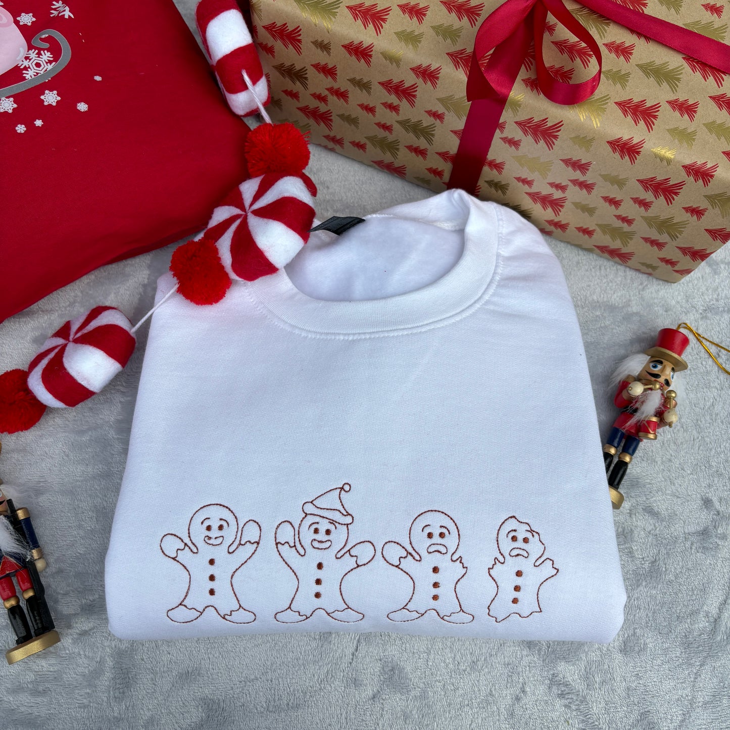 CUTE GINGERBREAD EMBROIDERED SWEATSHIRT