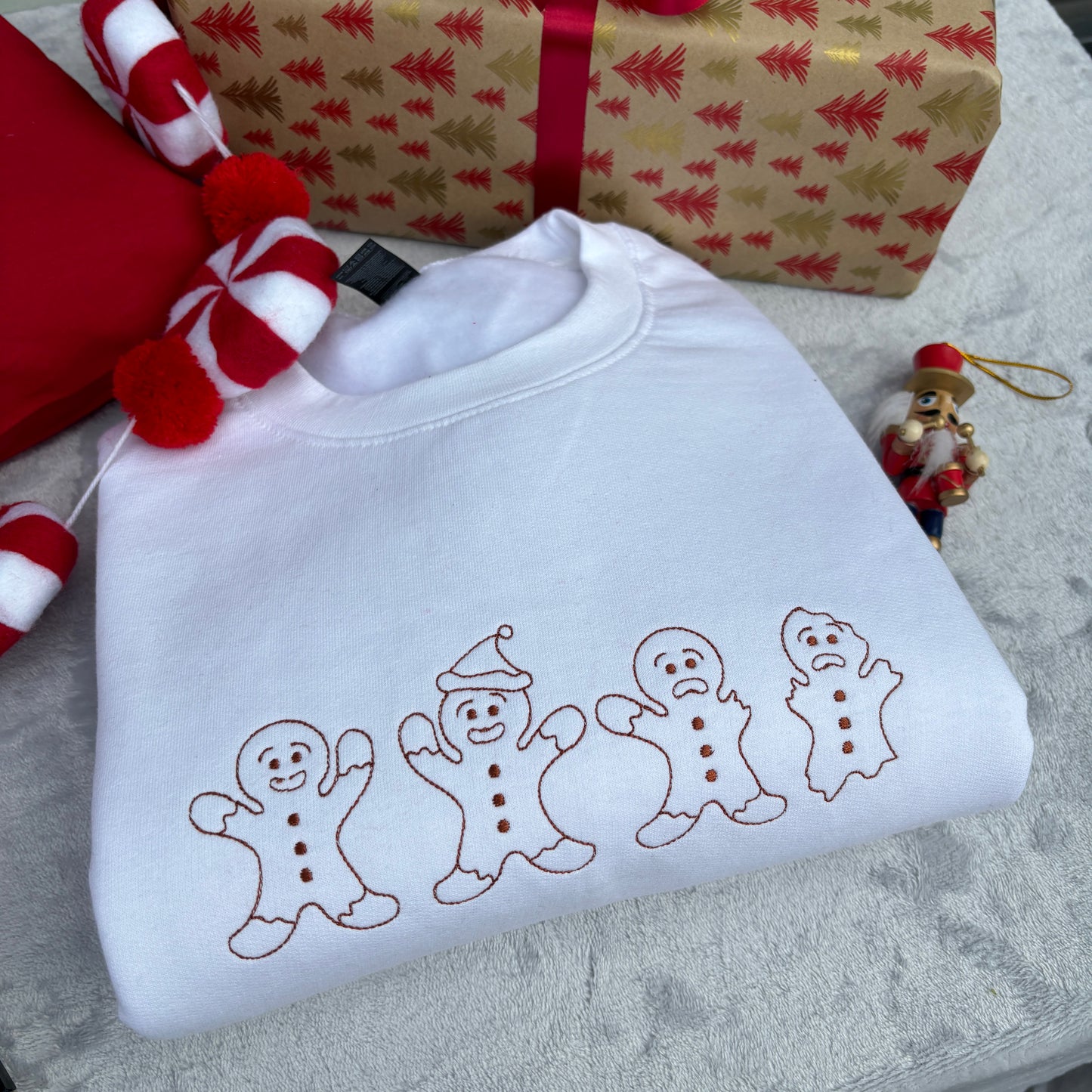 CUTE GINGERBREAD EMBROIDERED SWEATSHIRT