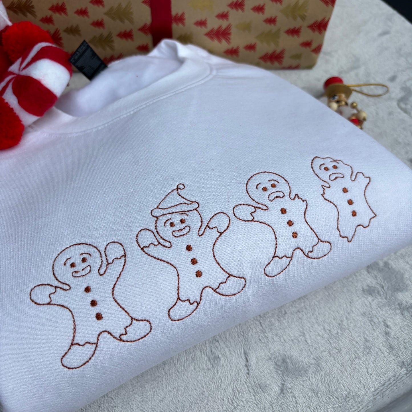 CUTE GINGERBREAD EMBROIDERED SWEATSHIRT