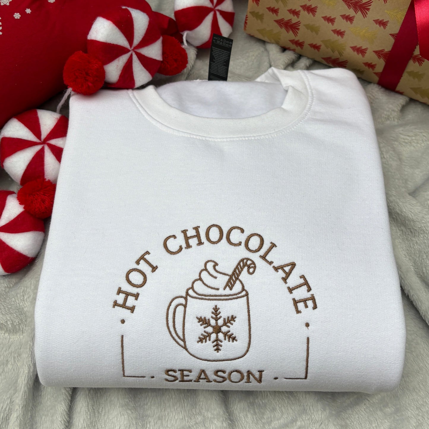 HOT CHOCOLATE SEASON EMBROIDERED SWEATSHIRT