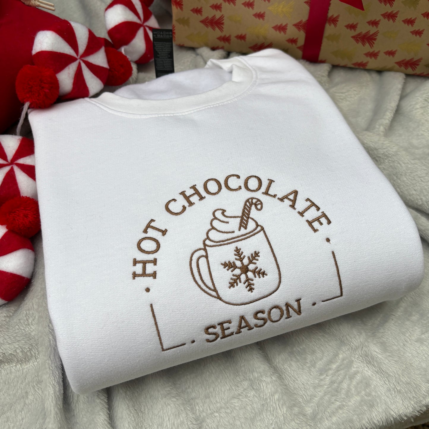 HOT CHOCOLATE SEASON EMBROIDERED SWEATSHIRT