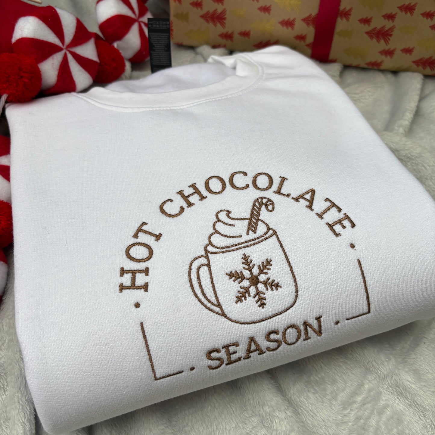 HOT CHOCOLATE SEASON EMBROIDERED SWEATSHIRT