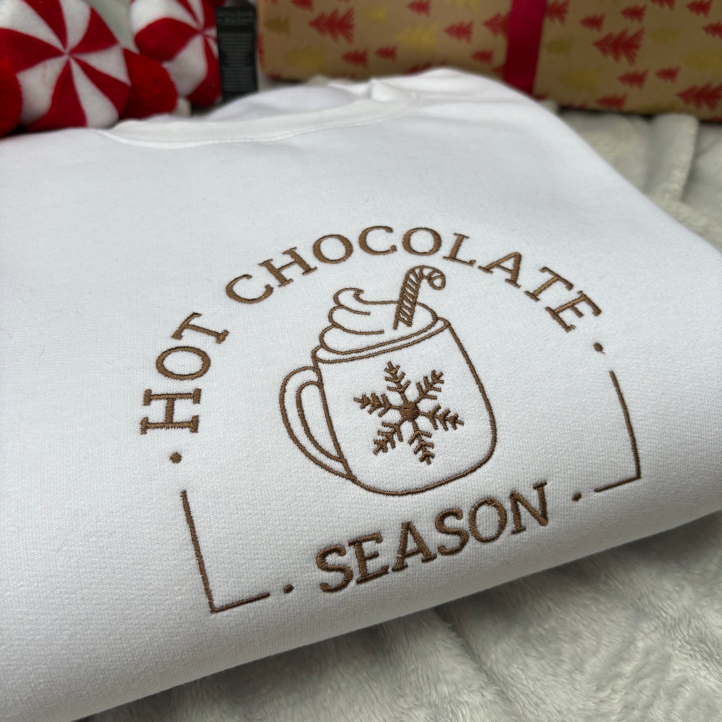 HOT CHOCOLATE SEASON EMBROIDERED SWEATSHIRT