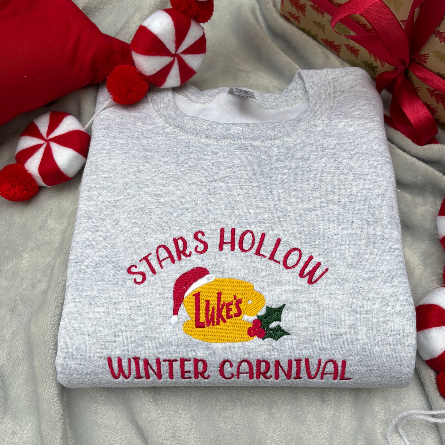 STARS HOLLOW WINTER FESTIVAL EMBROIDERED SWEATSHIRT