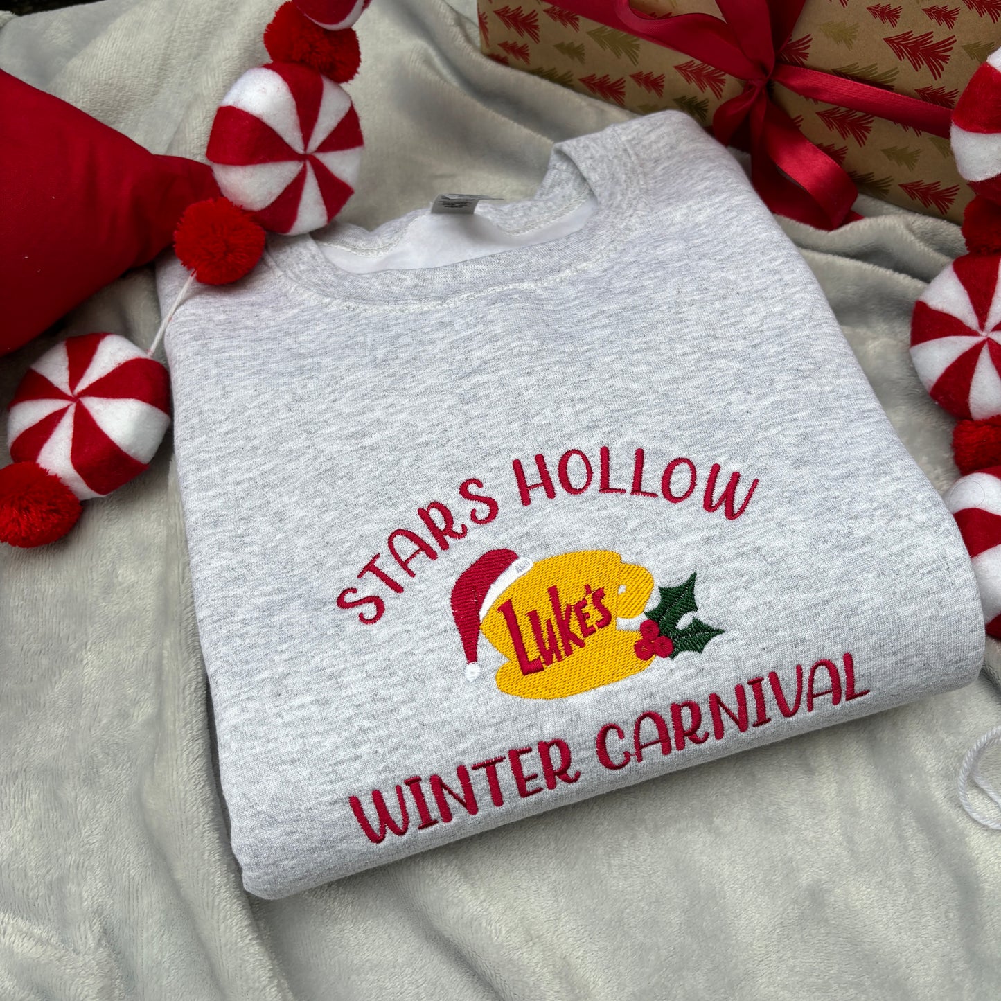 STARS HOLLOW WINTER FESTIVAL EMBROIDERED SWEATSHIRT