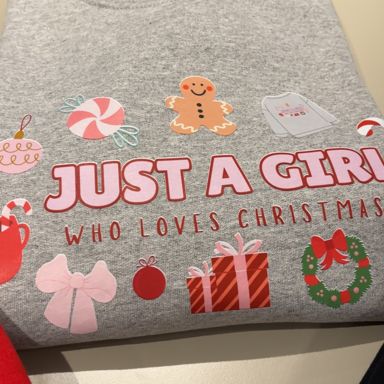 JUST A GIRL WHO LOVES CHRISTMAS PRINTED T-SHIRT/ SWEATSHIRT