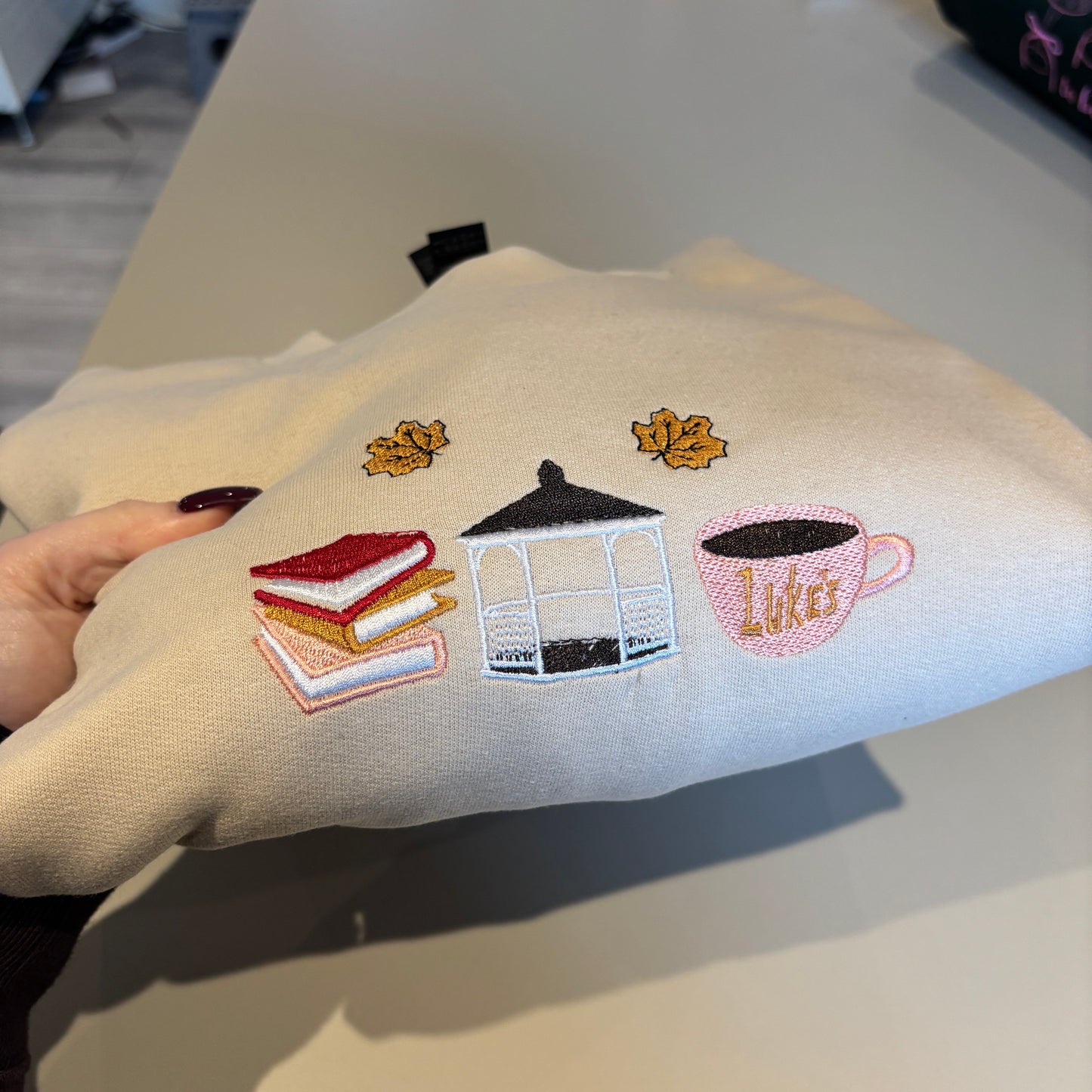 XL BEIGE STARS HOLLOW ICONS EMBROIDERED SWEATSHIRT *SECONDS*