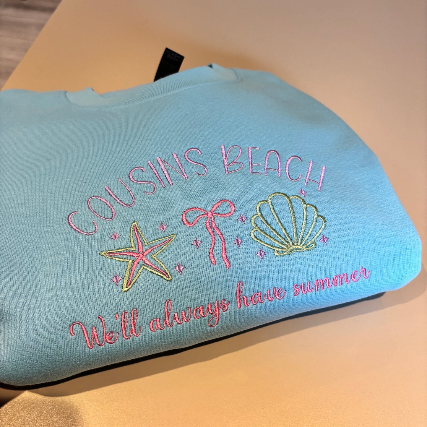 XL BLUE COUSINS BEACH EMBROIDERED SWEATSHIRT *SAMPLE*