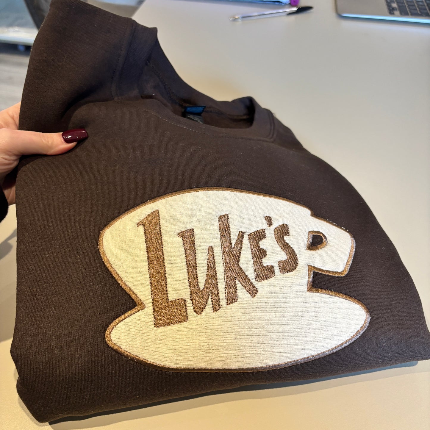 LARGE CHOC LUKE'S APPLIQUE EMBROIDERED SWEATSHIRT *SAMPLE*