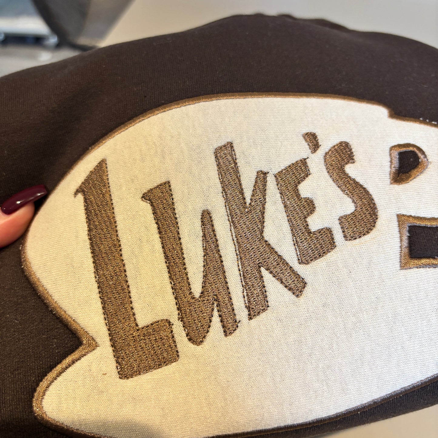LARGE CHOC LUKE'S APPLIQUE EMBROIDERED SWEATSHIRT *SAMPLE*