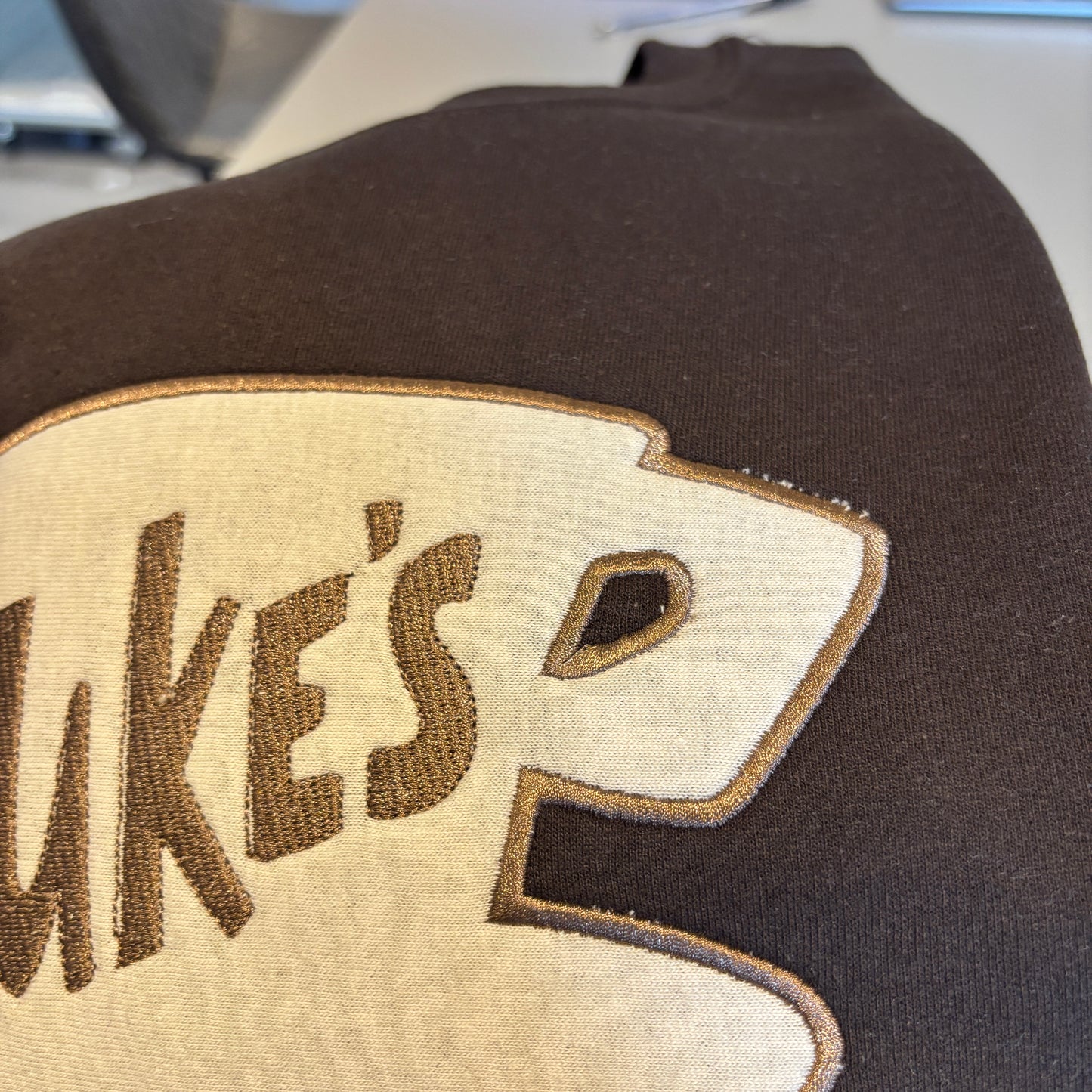 LARGE CHOC LUKE'S APPLIQUE EMBROIDERED SWEATSHIRT *SAMPLE*